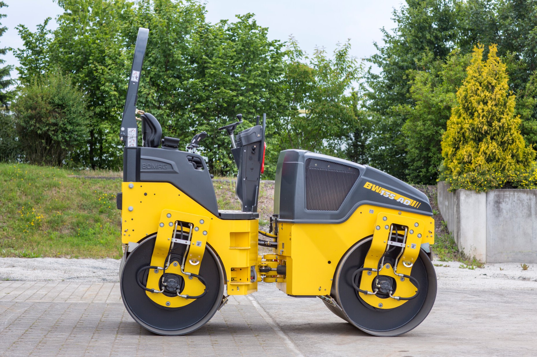 Асфальтовый каток Bomag BW 135 AD