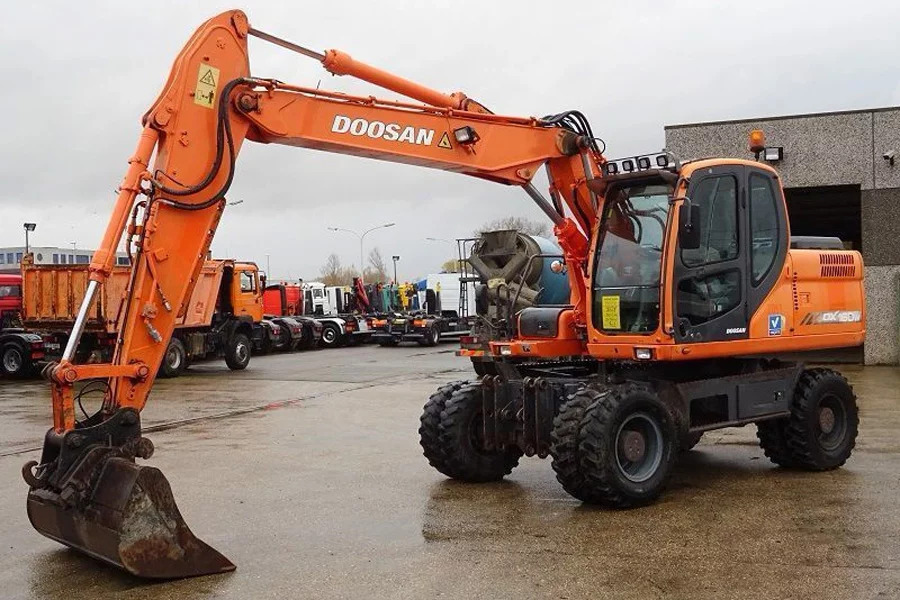 Колесный экскаватор Doosan 160